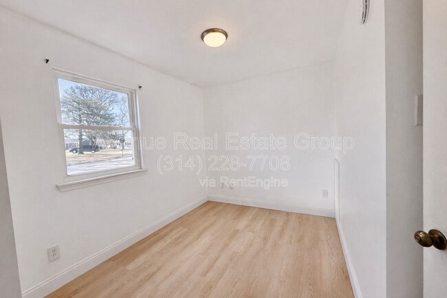 Photo - 203 Briscoe Ave