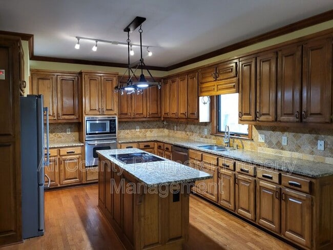 Photo - 2438 Kings Arms Dr