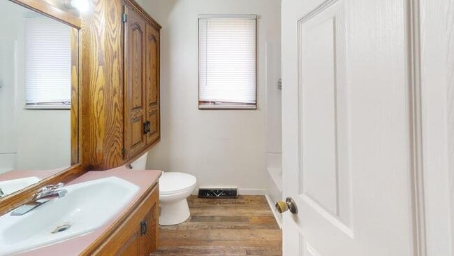 Photo - 331 W Indiana Ave