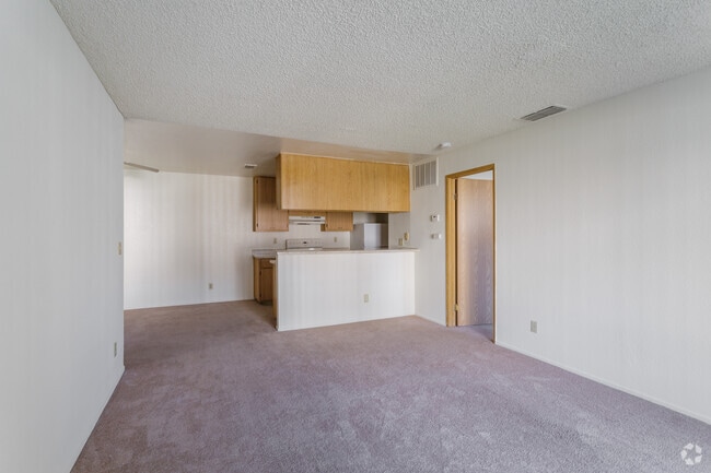 2BR, 2BA - 882 SF