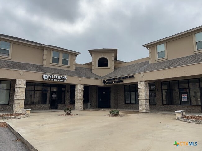 Building Photo - 2710 S Clear Creek Rd Unit 203