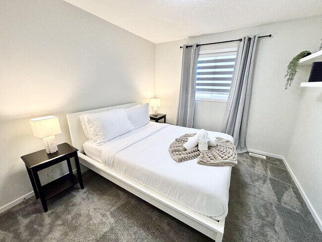 Photo - 20548-20100 100 Ave NW Unit ID1345386P