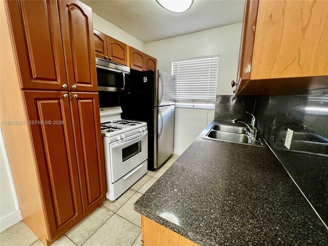 Photo - 2072 NE 169th St Unit 8