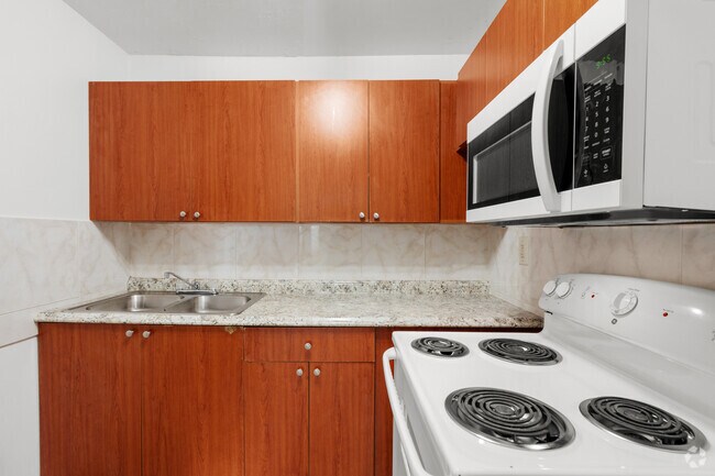 3BR, 2BA - 963SF - Kitchen