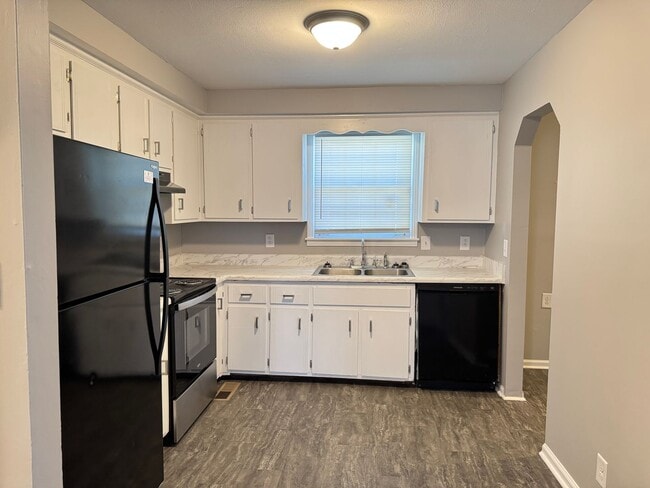 Photo - Great Location! 2 bed 1 bath off 101st!