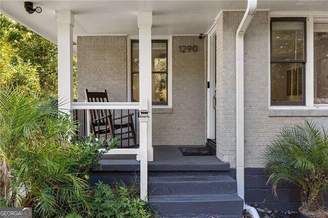 Photo - 1290 Glen Forest Way