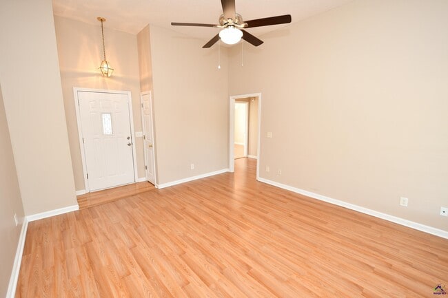 Photo - 107 Dorothy Ct