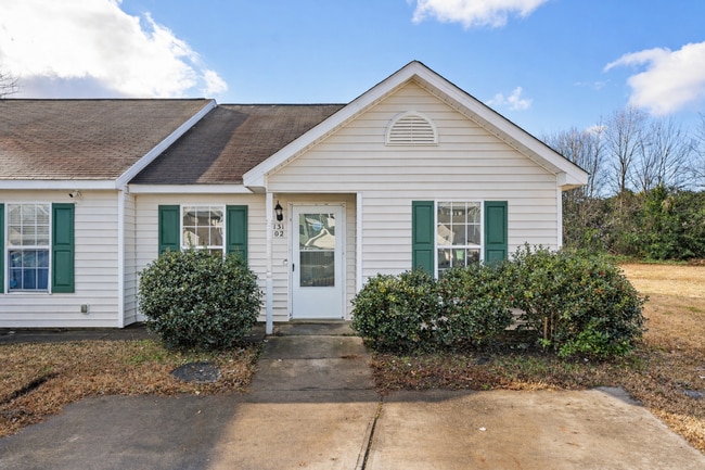 Updated 3 Bedroom 2 Bathroom close to Downtown Raleigh! Available NOW - Updated 3 Bedroom 2 Bathroom close to Downtown Raleigh! Available NOW