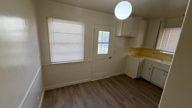 Kitchen Area - 5655 Noel Dr Unidad 2x1