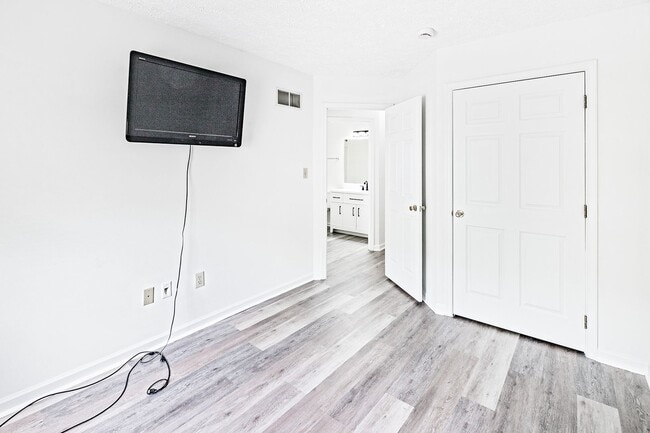 Photo - North Pointe 3 bedroom, 2.5 bath interior townhome