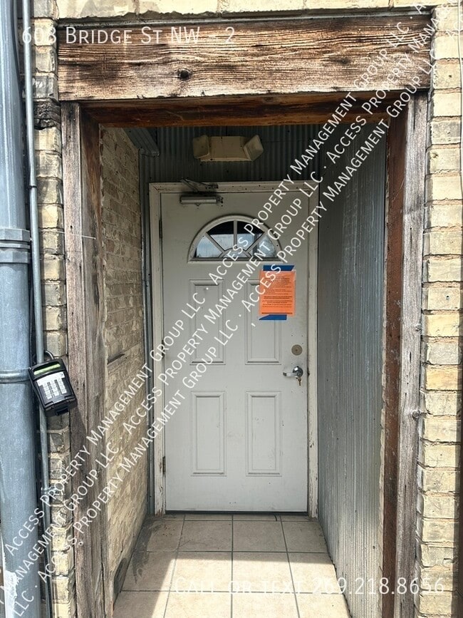 Photo - 608 Bridge St NW