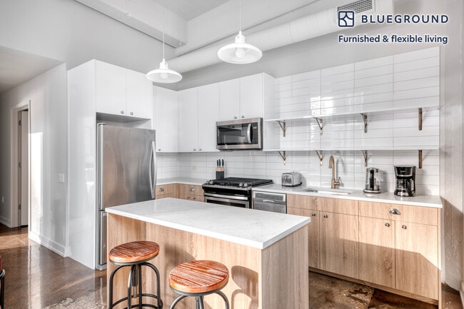 Photo - 676 N La Salle Dr Unit FL6-ID900