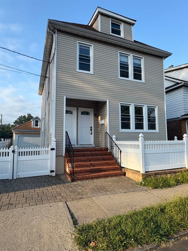 Building Photo - 355 Princeton Ave Unit 2