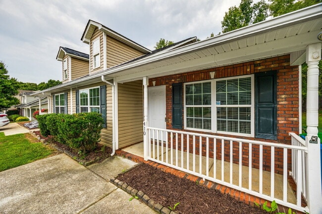 Building Photo - "Charming 2-Bed, 2-Bath Retreat in Fort Mill - 1,100 Sq Ft of Comfort!"