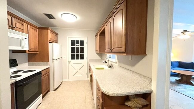 Photo - Island House-Close to Everything! Fully Furnished!