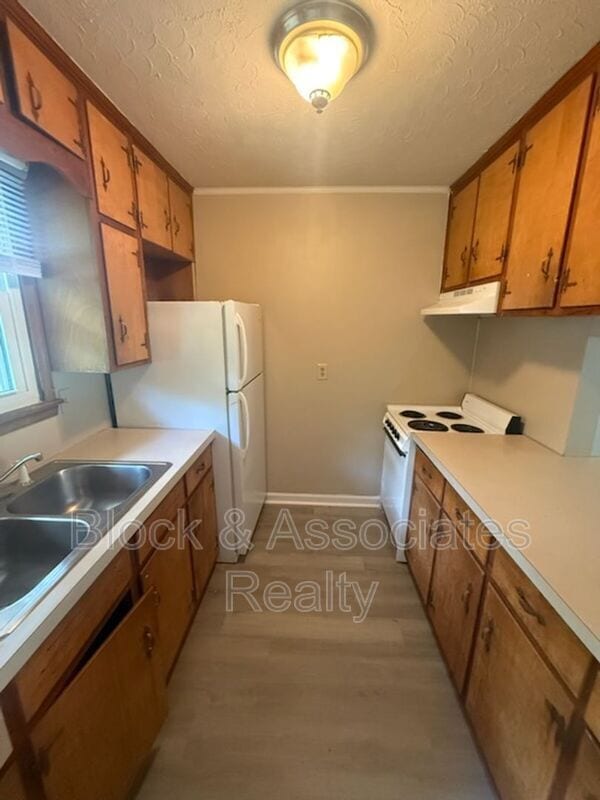 Photo - 142 W Pritchard St