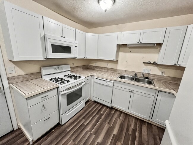 Photo - 9324 Kavik St