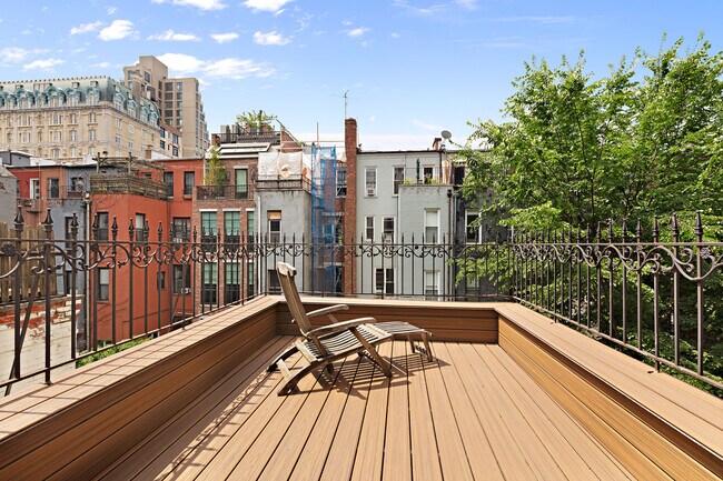 Photo - 24 W 90th St