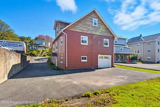 Photo - 123 N State St