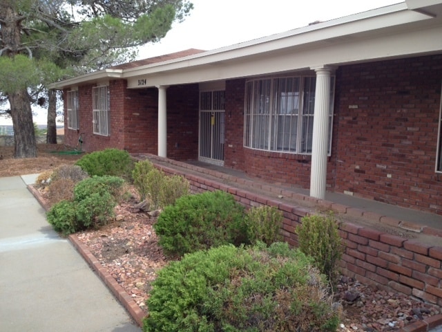 Photo - Mountain Park 4bed/3bath with Refrig A/C Pool and Mountain Views!