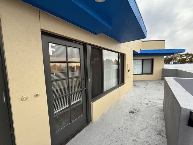 Photo - 1090 University Ave Unidad 206F