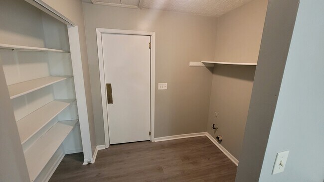 Photo - 317 Peachtree Dr