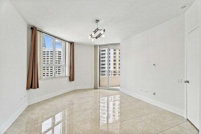 Photo - 808 Brickell Key Dr Unidad 2207