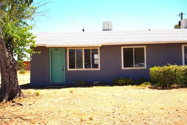 Building Photo - 2 bedroom duplex with large yard