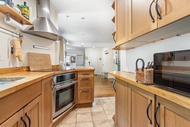 86 West Cedar St