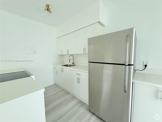 Building Photo - 9270 E Bay Harbor Dr Unit 4A Rental