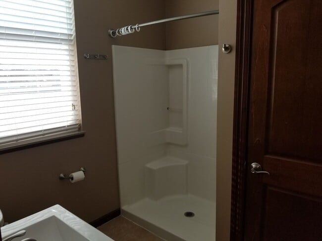 Building Photo - eld105 Unit Apt 01