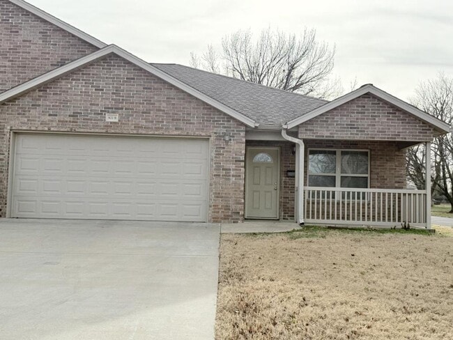 Building Photo - 818 15th St