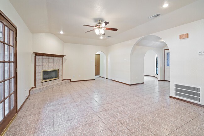 Photo - 104 Virgie St