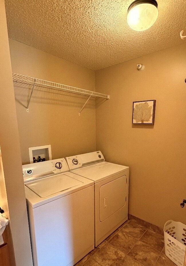 2B 2B Laundry in 2nd bath J - Kensington