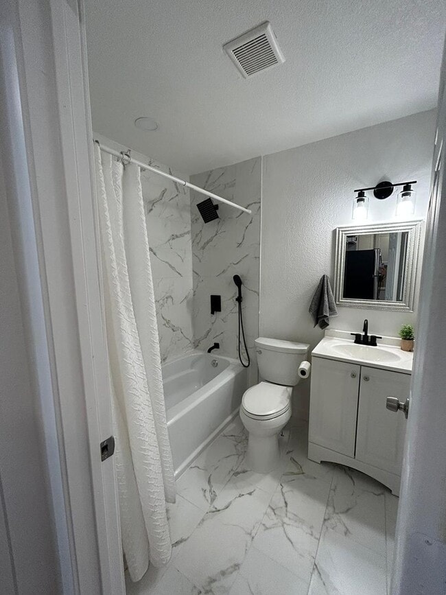 Photo - Charming Renovated 1 Bed / 1 Bath Apartment – Quiet North Dallas Living
