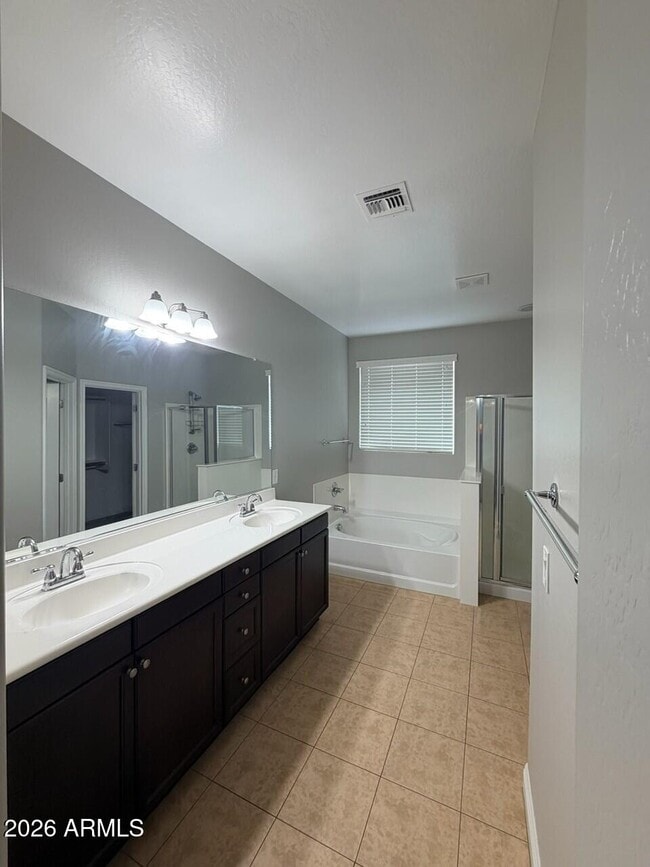 Photo - 1810 W Loemann Dr