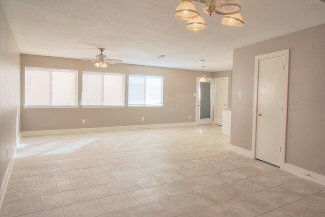 Building Photo - 402 Laurel Timbers Dr Rental