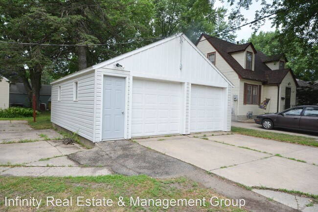 Photo - 2 br, 1 bath House - 800 12th Ave NW