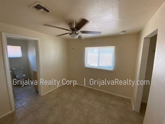 161 W Columbia St Unit 03-Rear Guest House