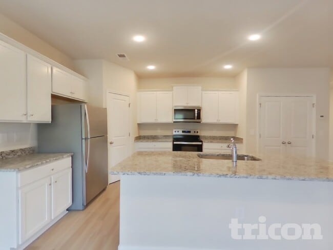 Photo - 727 Hawley St