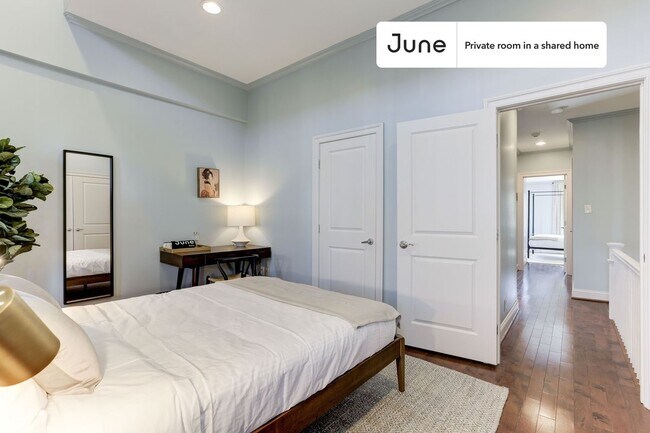 Room in Shared 5 bed/3.5 bath home in Capitol Hill