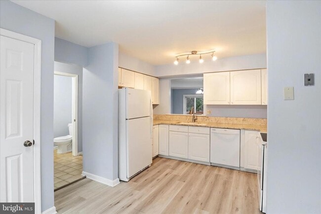 Photo - 6105 Castletown Way