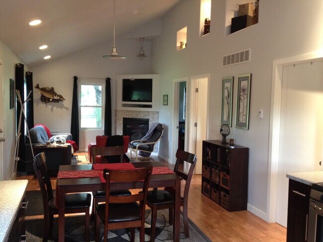 Building Photo - Private Country Oasis Minutes from Southbe...