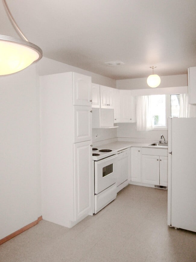 Building Photo - Rothesay Townhouses