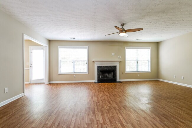 Photo - 300 Kentshire Pl NW