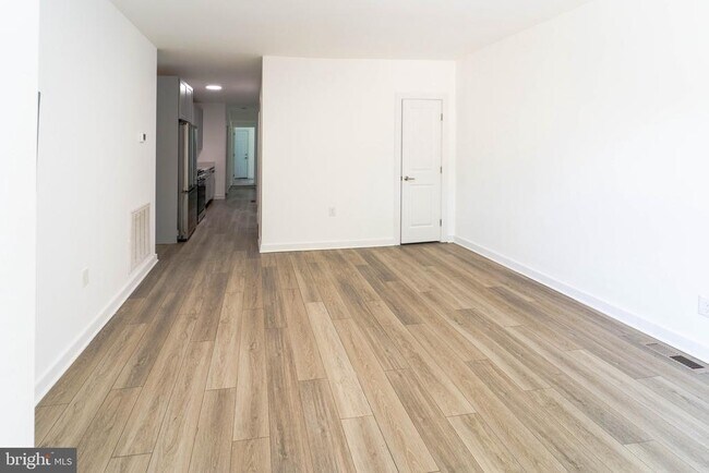 Photo - 1500 V St SE