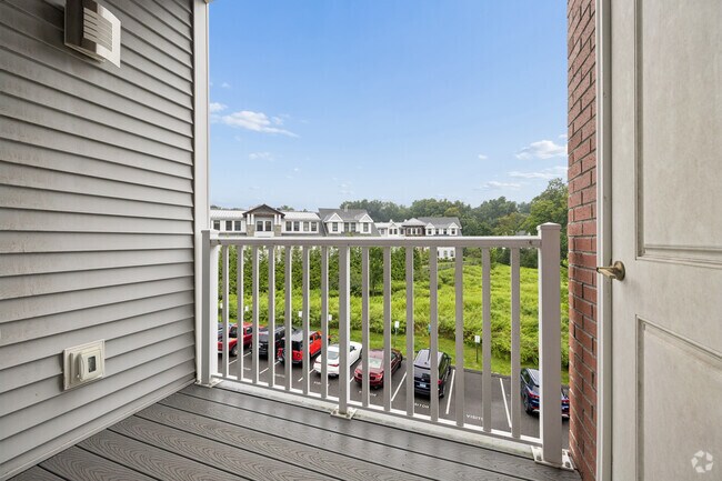 1BR, 1BA - 761SF - Balcony