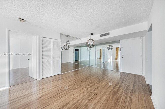 Photo - 290 174th St St Unit 307