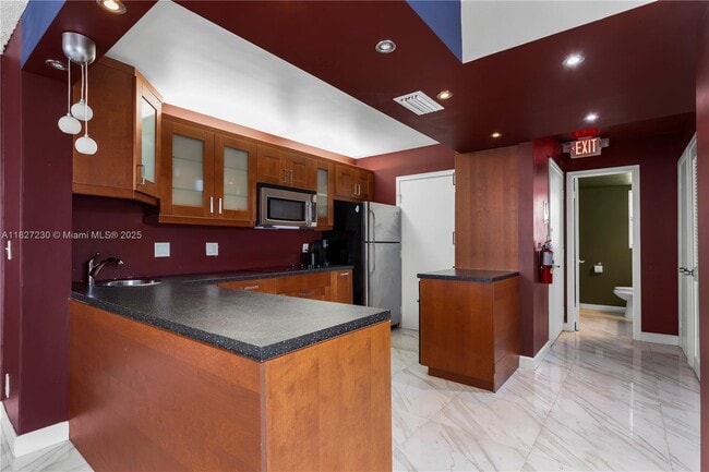 Building Photo - 9440 W Bay Harbor Dr Unit 2A Rental