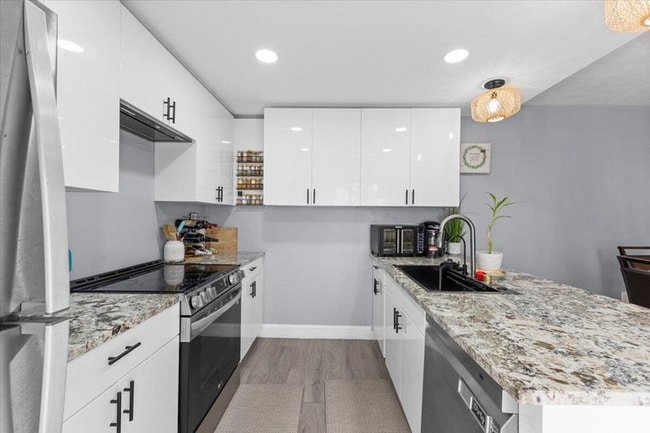 Building Photo - 2704 27th Way